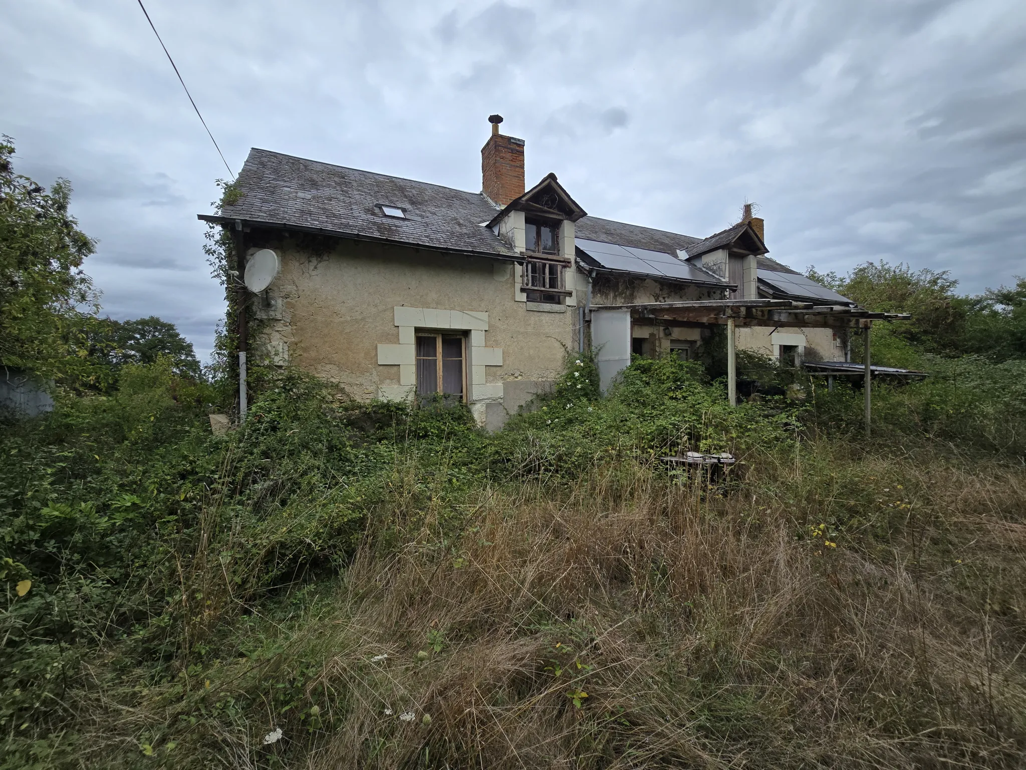 Maison individuelle avec grand jardin à Ecueille – Rénovation à prévoir 