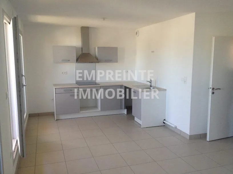 À vendre T3 récent avec terrasse à Rouffiac, proche commodités 