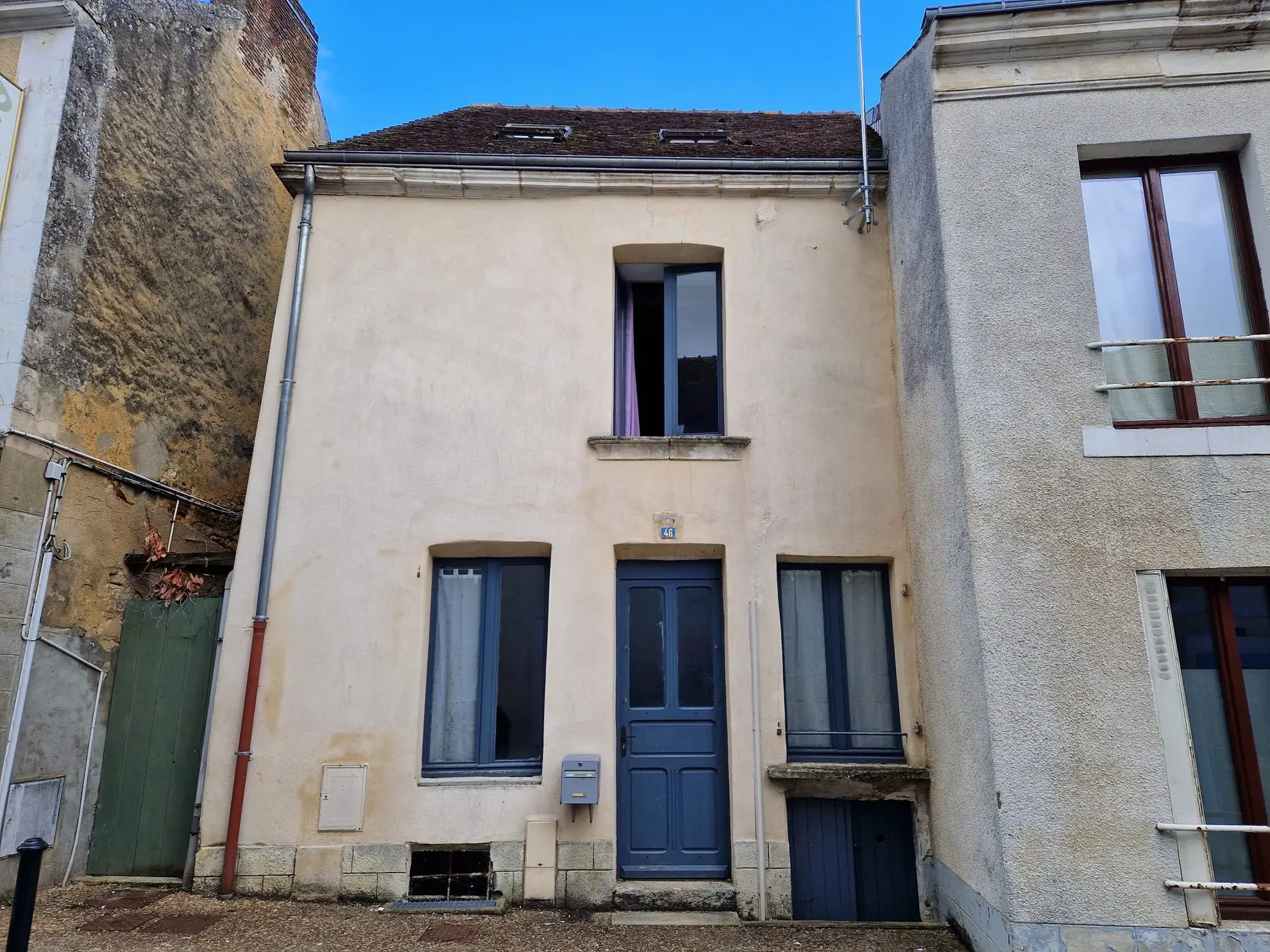 Maison de ville à Mamers avec 3 chambres et cave, charme historique et confort moderne