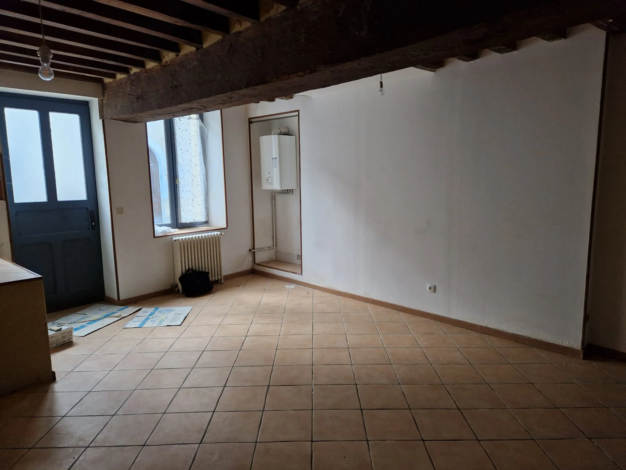 Maison de ville à Mamers avec 3 chambres et cave, charme historique et confort moderne 