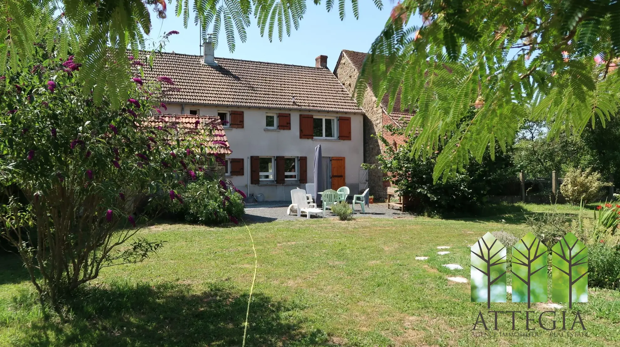 Maison individuelle meublée avec 4 chambres proche des 3 lacs à Bourg-d'Hem