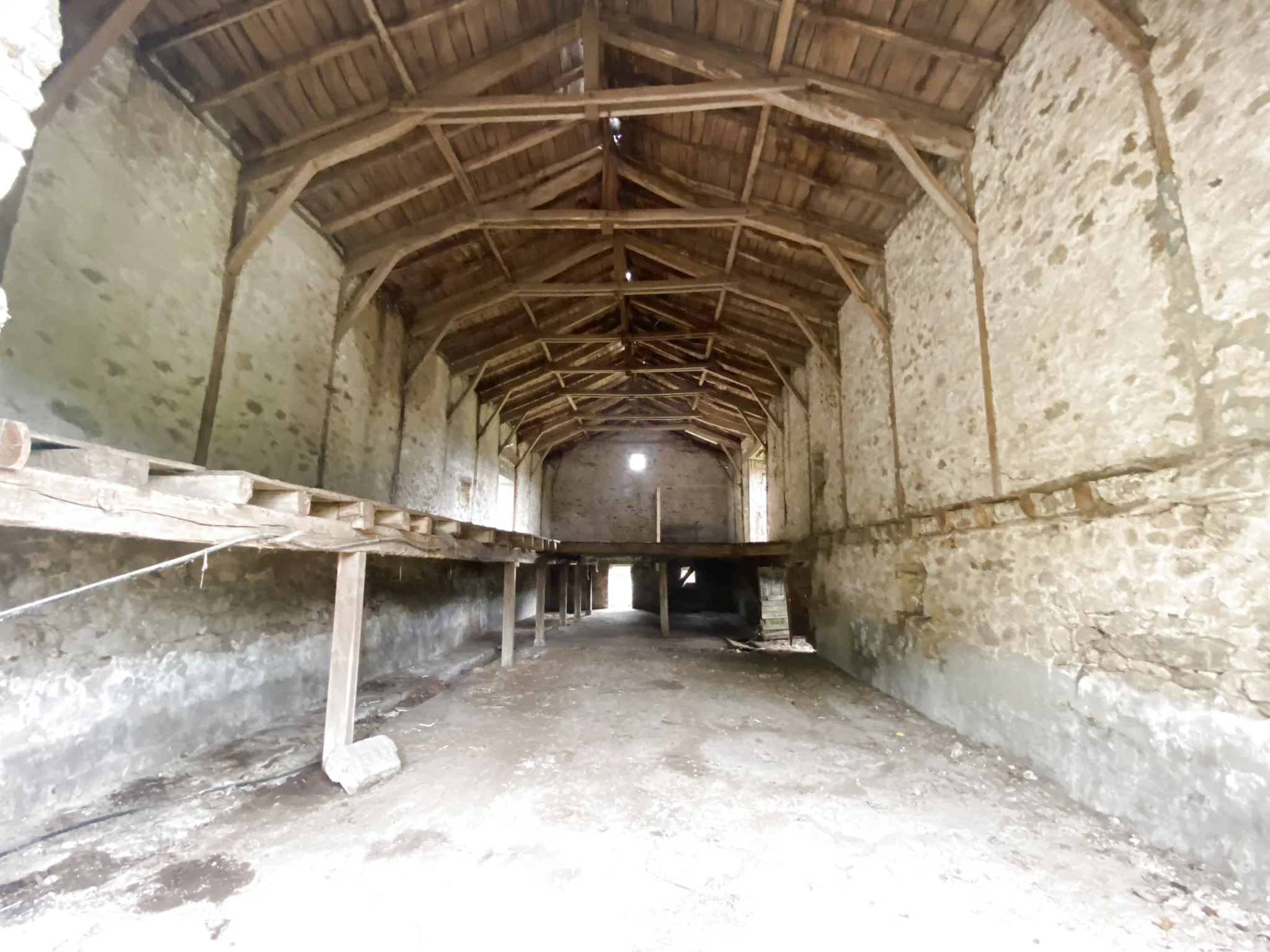 Grange en pierre à restaurer avec potentiel à Sousceyrac (46190) – Charme et authenticité