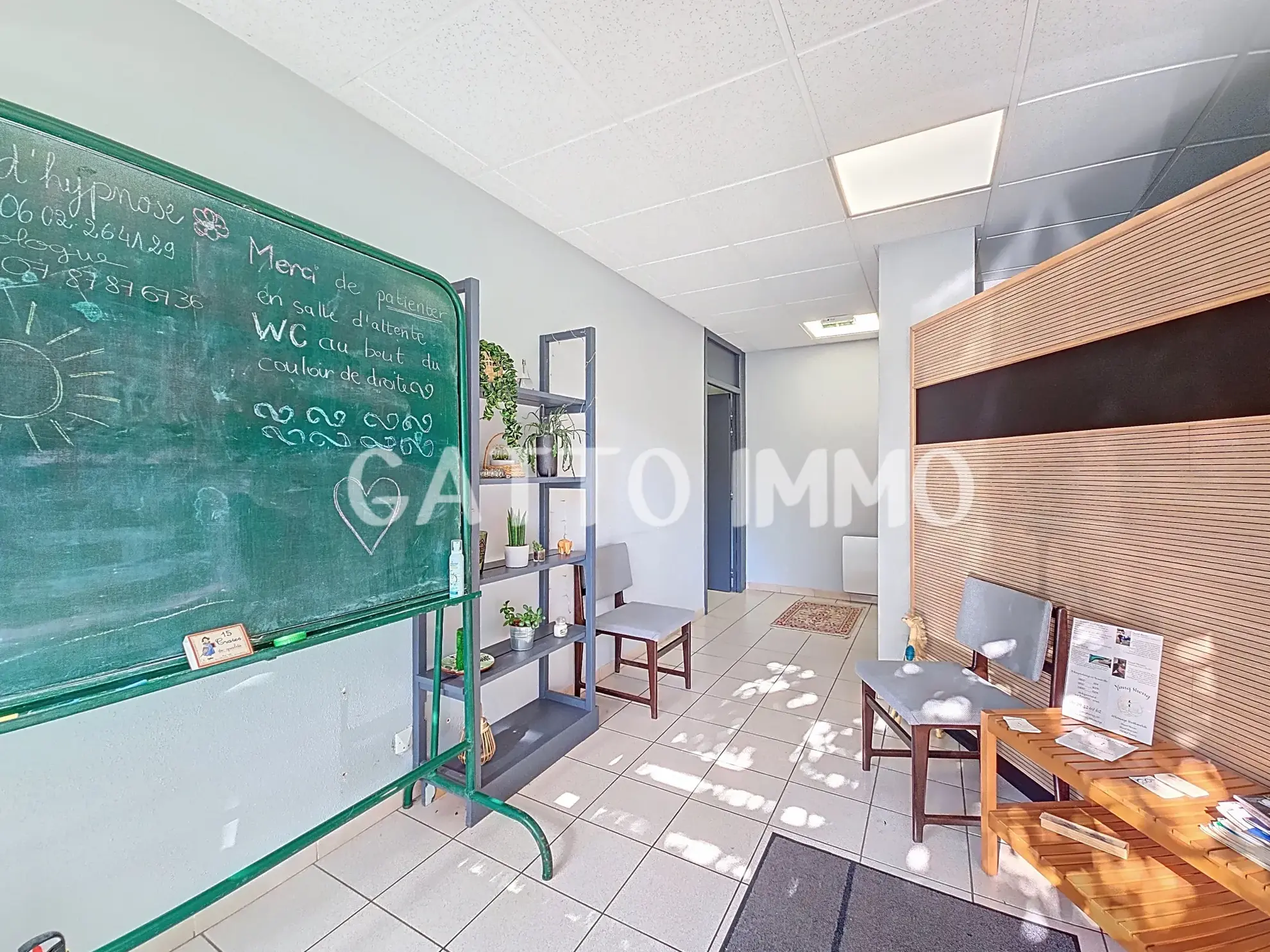 Local commercial de 100 m² à Hagondange avec plusieurs bureaux et stationnement