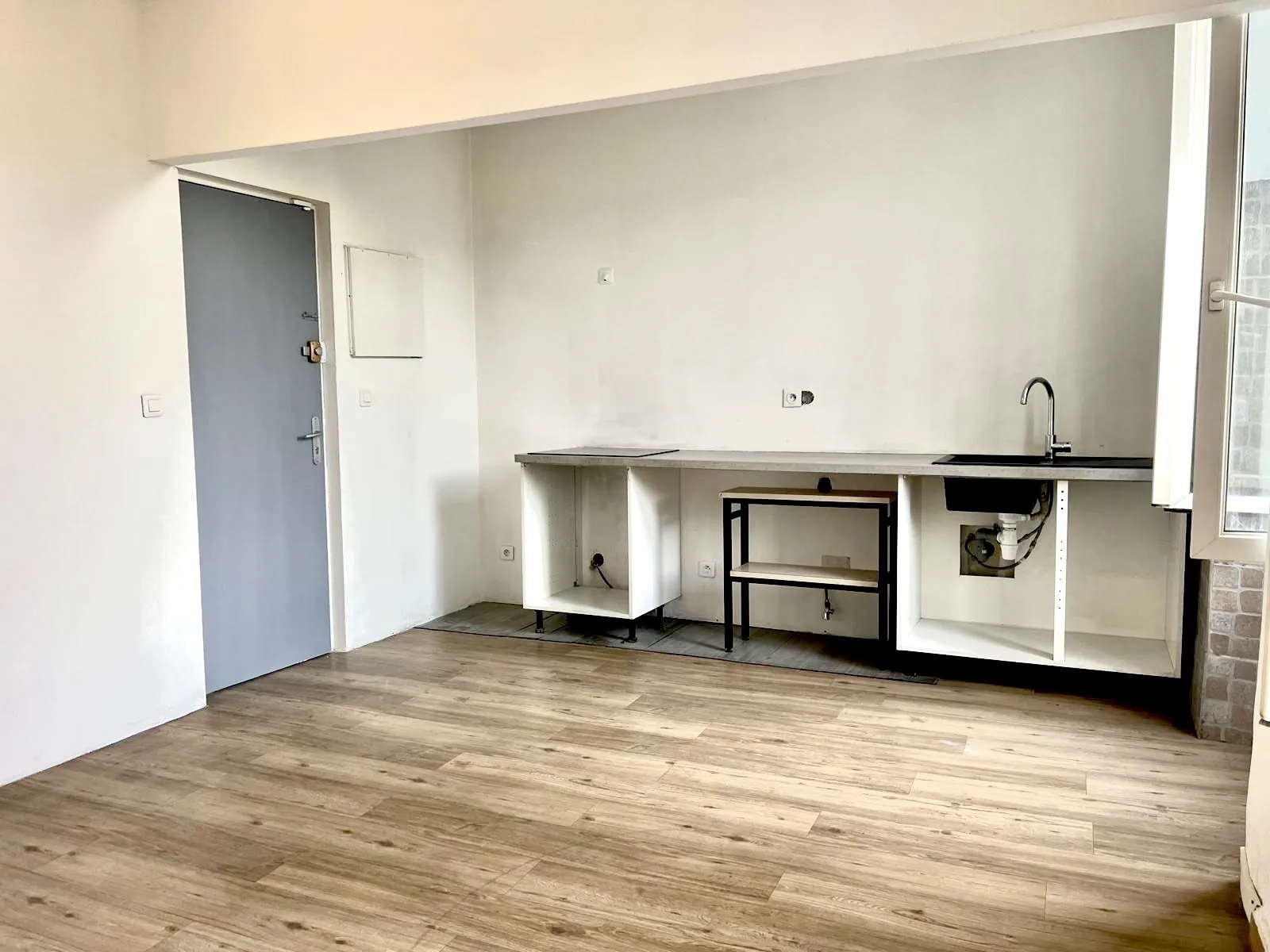 Appartement Type 2 rénové à Marseille 13003 proche commerces et transports 