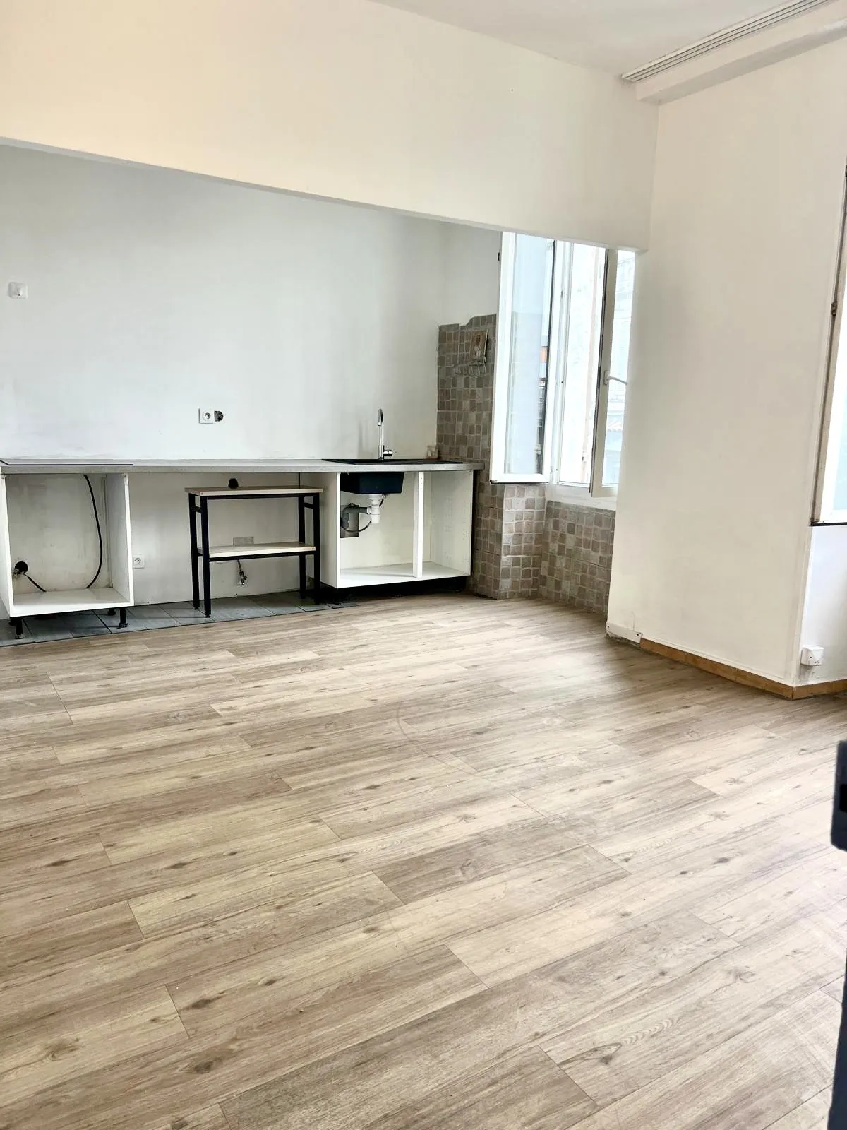 Appartement Type 2 rénové à Marseille 13003 proche commerces et transports