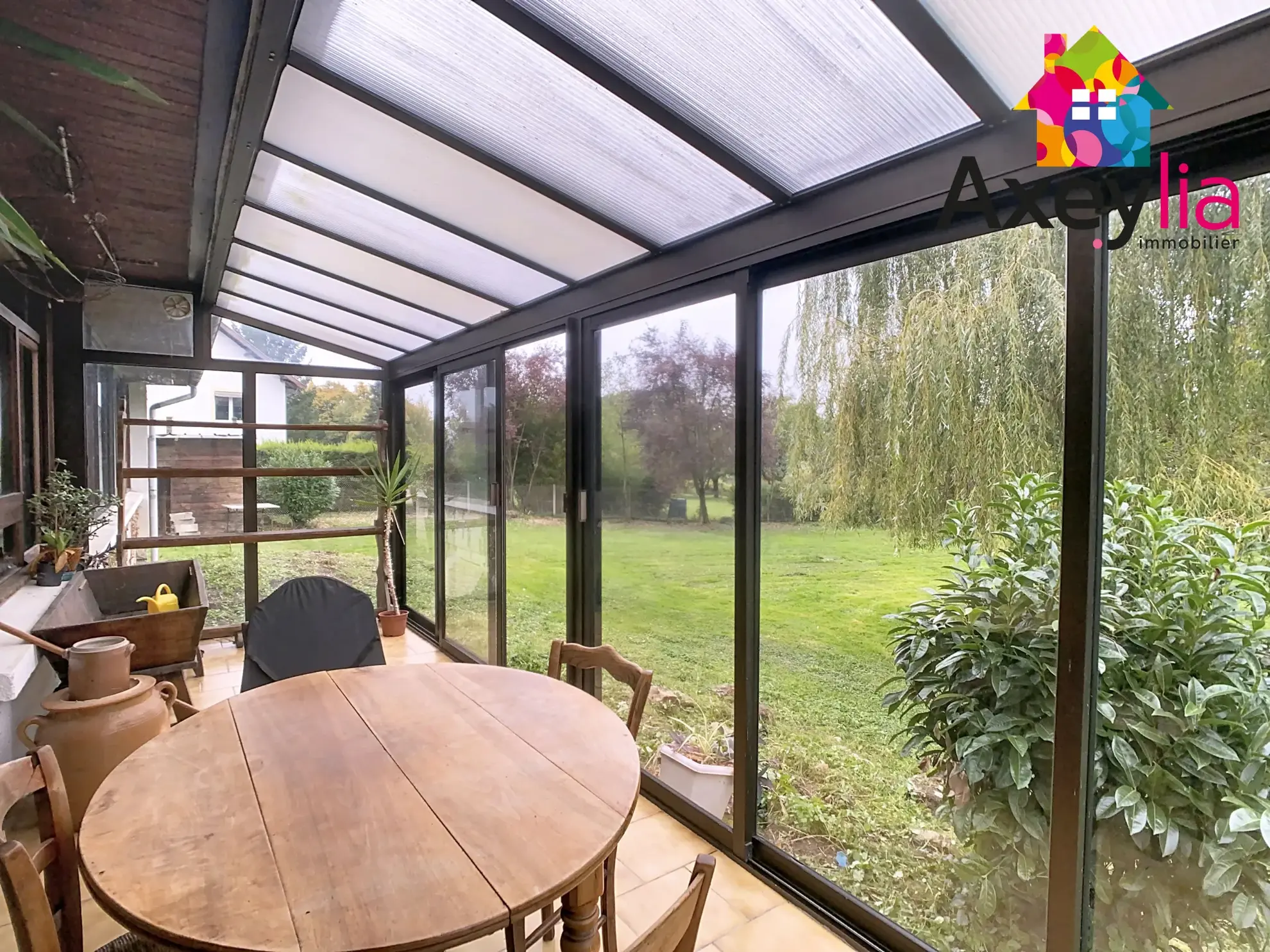 Maison à rénover avec 3 chambres, garage et grand terrain à Saint-Romain-la-Motte