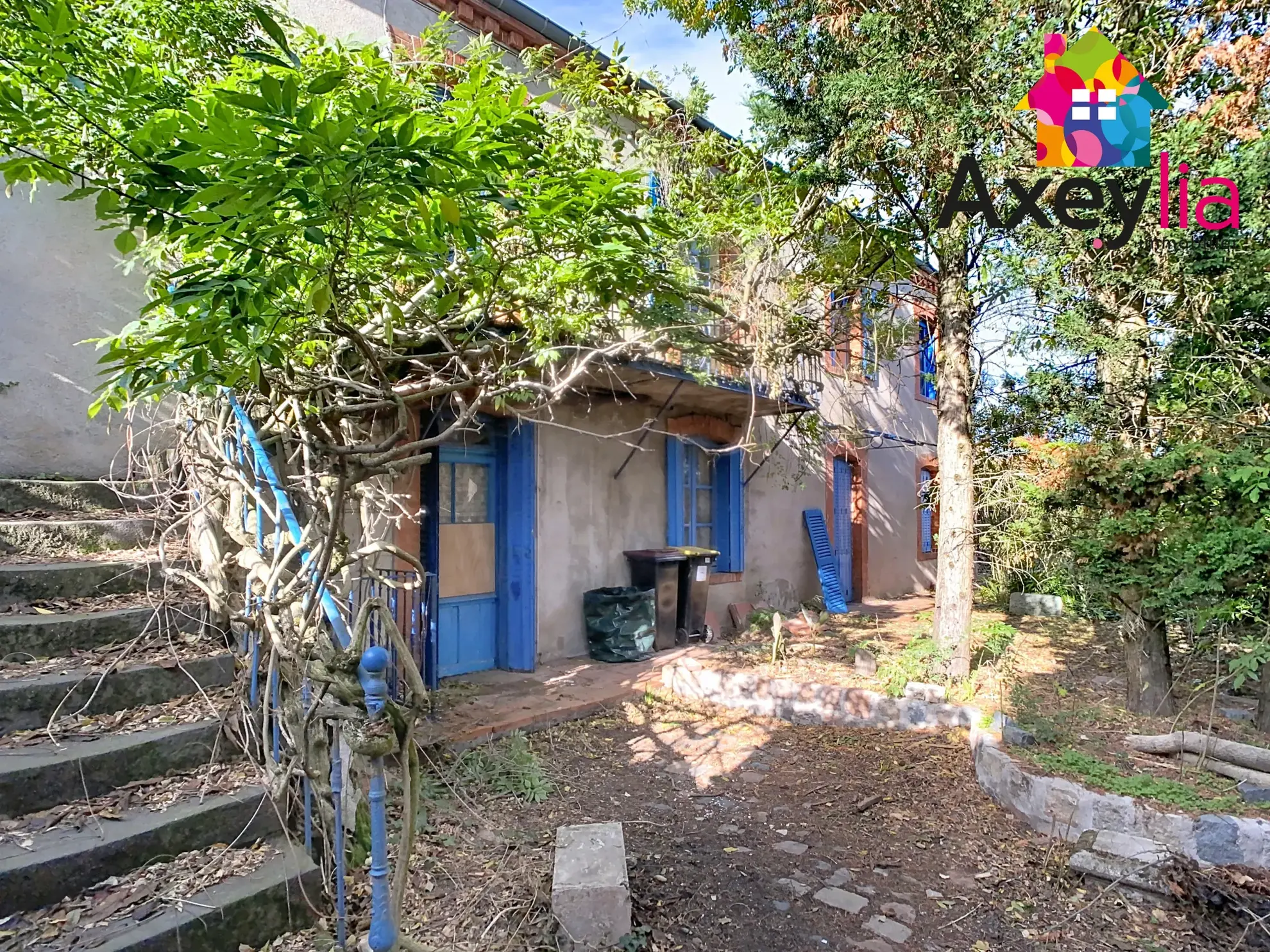 Maison à rénover avec fort potentiel à Roanne, 2 appartements T3 et dépendances