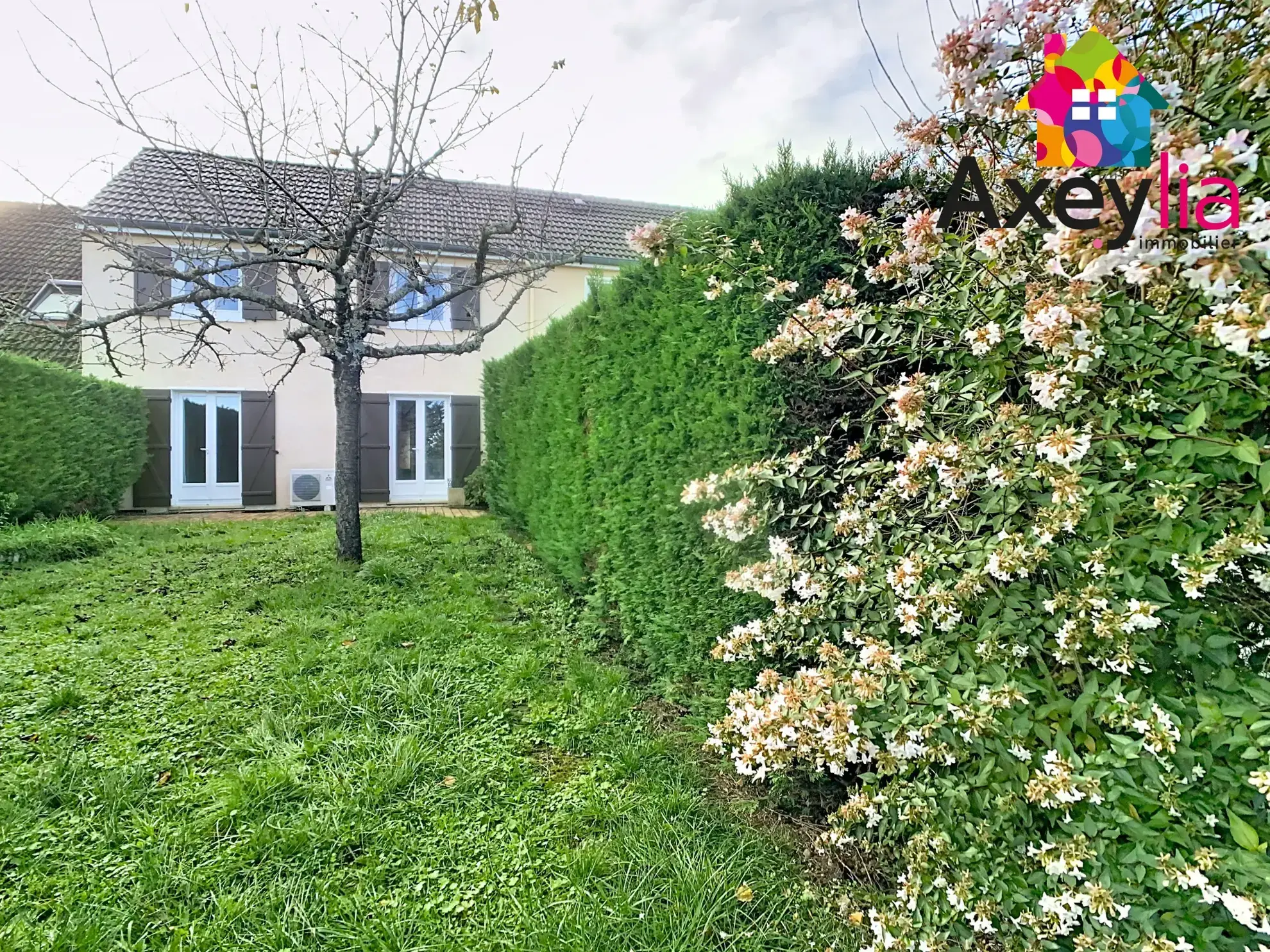 Maison familiale à vendre à Commelle-Vernay avec 4 chambres et jardin privé