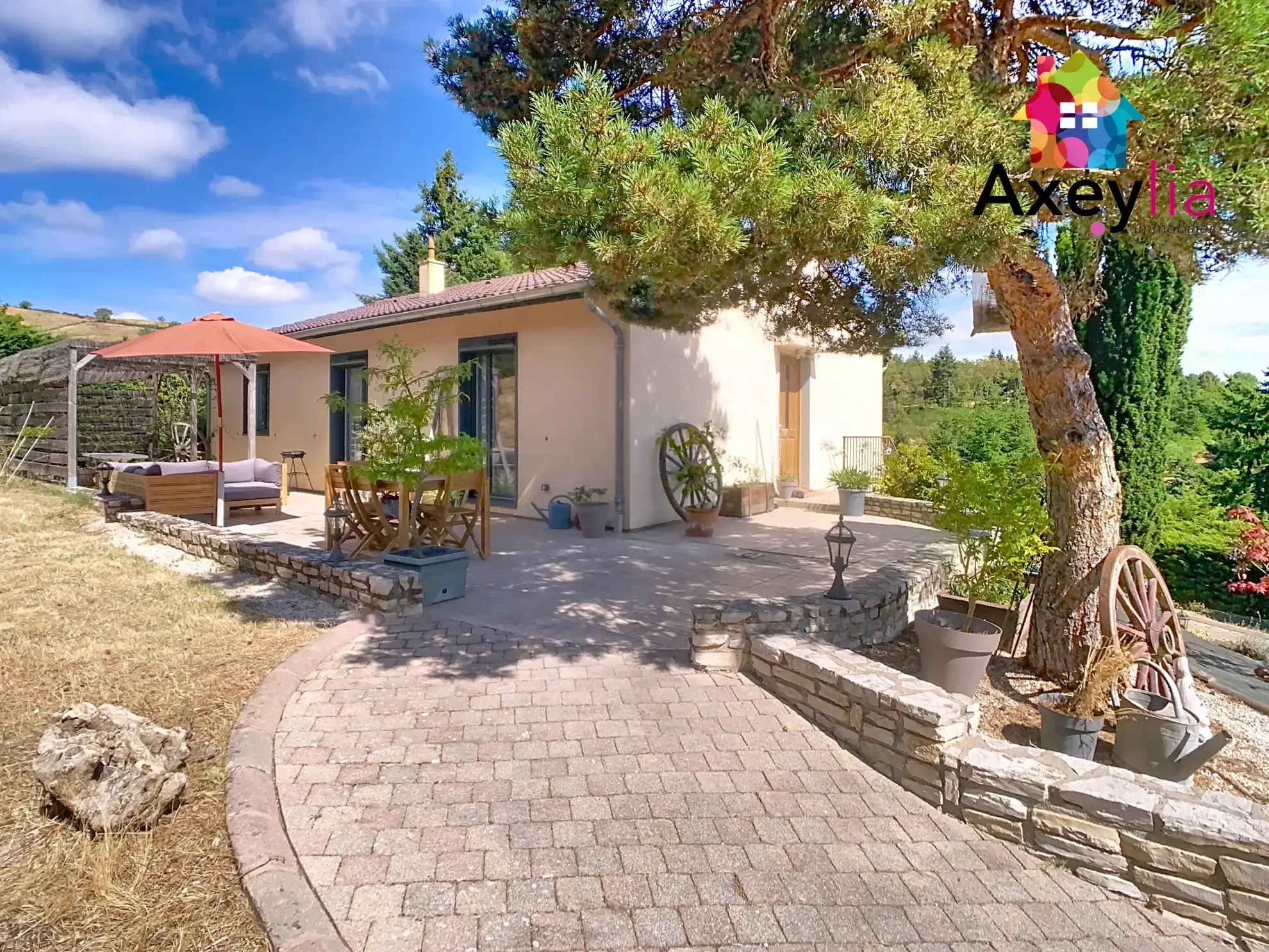 Maison à vendre à Saint-André d'Apchon avec grand terrain et vue dégagée