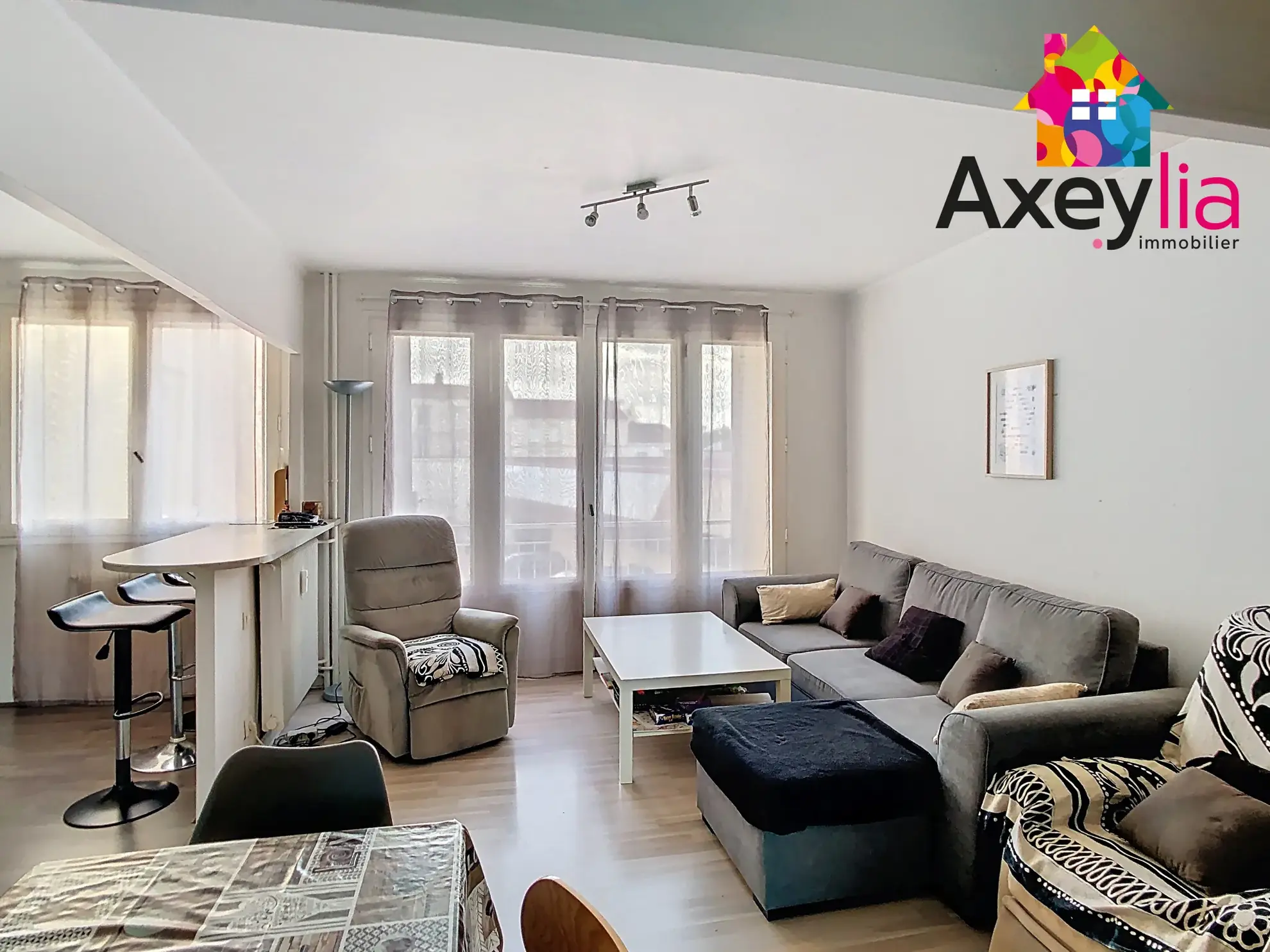 Appartement T2 lumineux à vendre à Roanne, proche commodités, avec cave et loggia