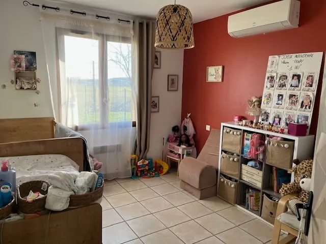 Maison de plain-pied avec jardin et garage à Saint-Pey-de-Castets 