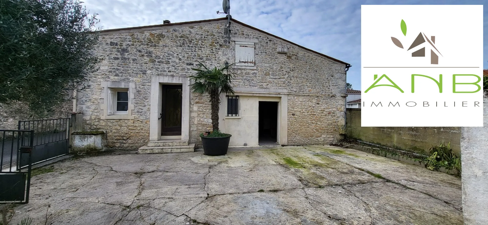 Maison de ville en pierre à Saint-Sornin avec jardin, proche Royan et Oléron