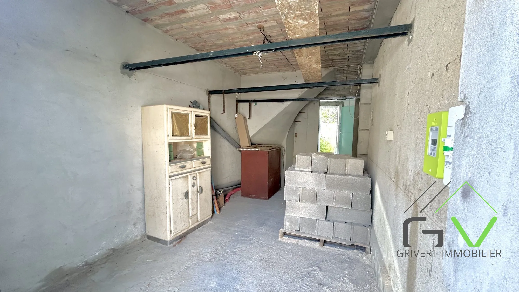 Maison à rénover avec extérieur et deux chambres aux Saintes-Maries-de-la-Mer