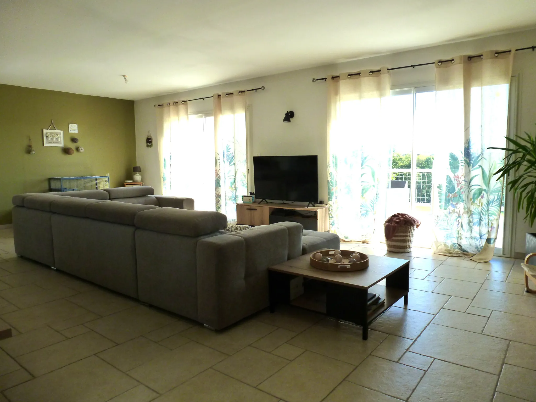 Vente maison contemporaine avec piscine et grand sous-sol à Massoules 