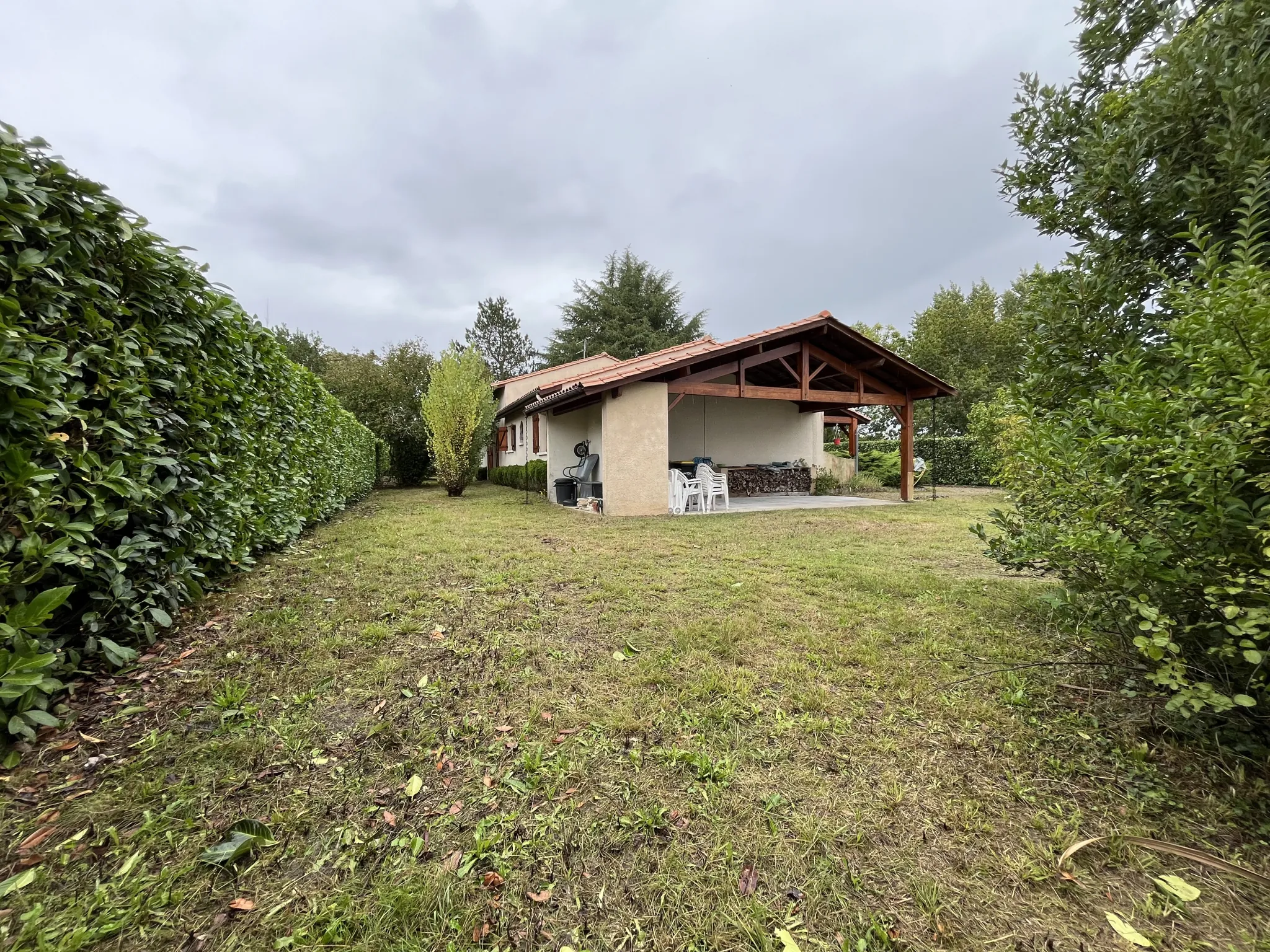 Maison à vendre à Toulenne avec jardin et potentiel de rénovation 