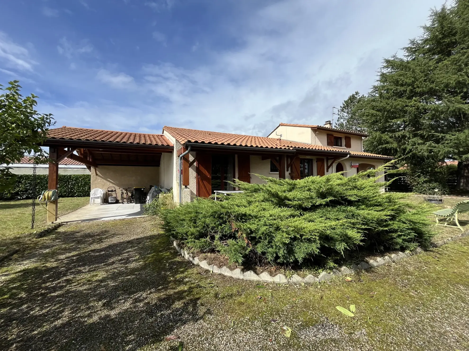 Maison à vendre à Toulenne avec jardin et potentiel de rénovation