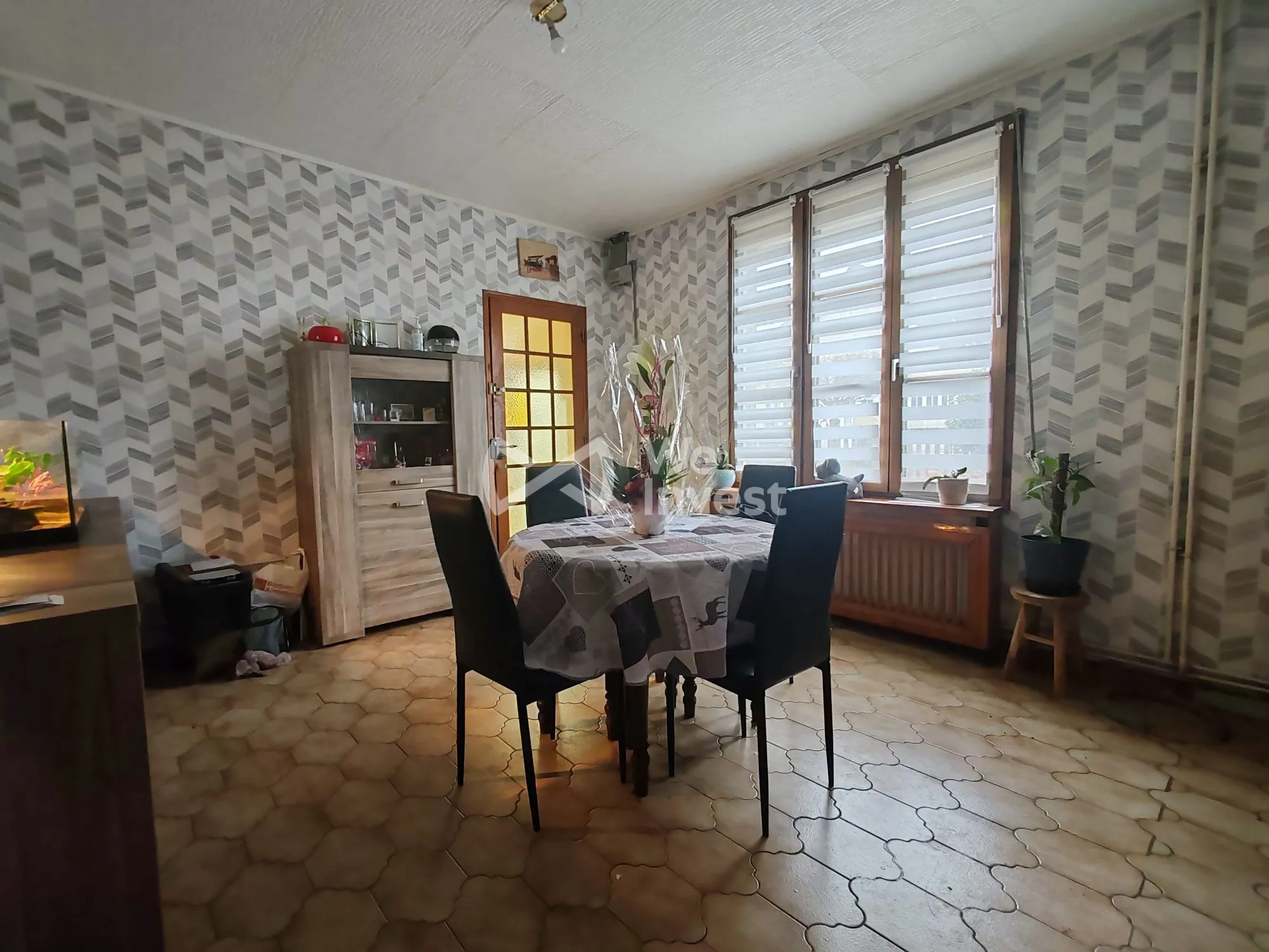 Maison individuelle spacieuse avec garage et dépendances à Hirson - 90 000 € 