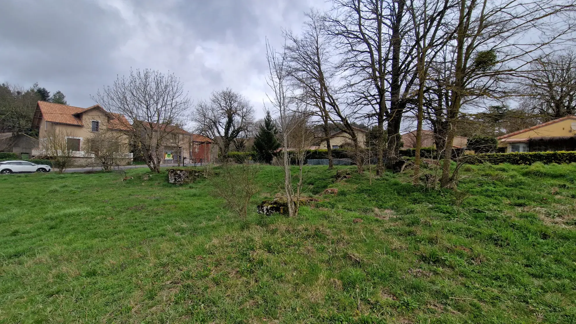 Terrain constructible de 872 m² au Caylar, secteur dégagé, viabilisé 