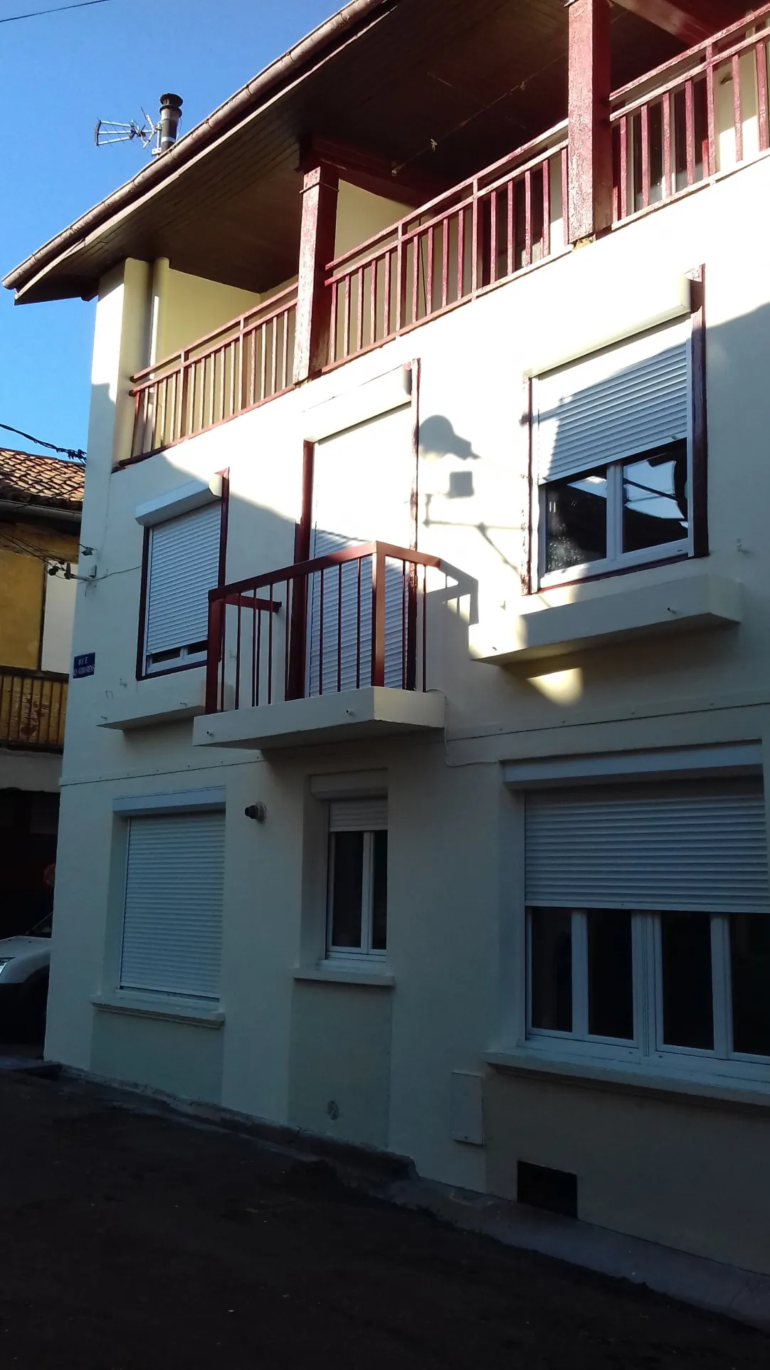 Maison de ville à Montréjeau avec 4 appartements loués - Investissement rentable