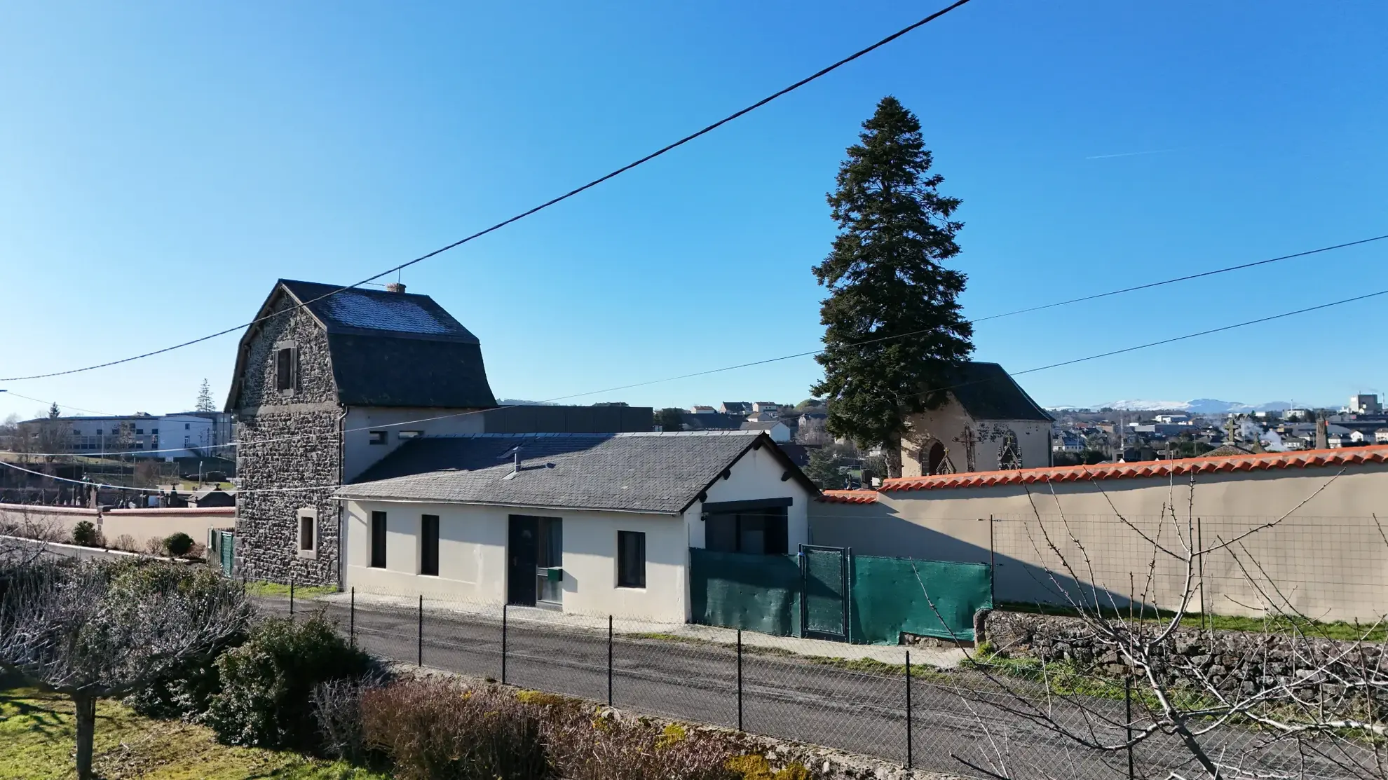 Maison de ville rénovée avec 3 chambres à Saint-Flour - 95 m2