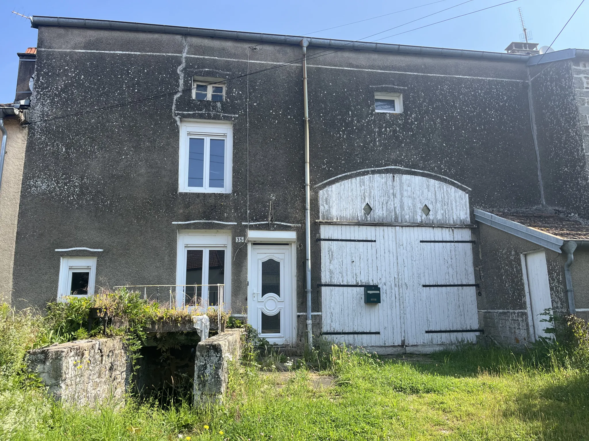 Maison de village à rénover à Damrémont - Potentiel et terrain spacieux