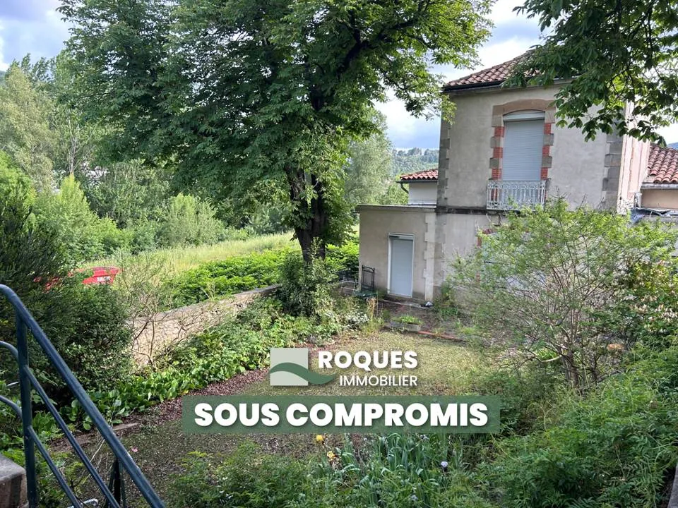 Maison de caractère à Lodève avec dépendance, garage et terrain de 490 m2