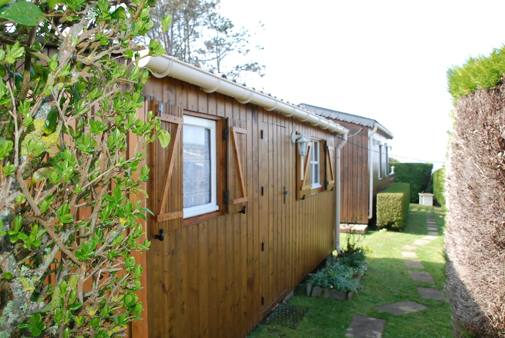 Charmants chalets en bois avec vue mer à Fécamp, rénovation récente et jardin clos