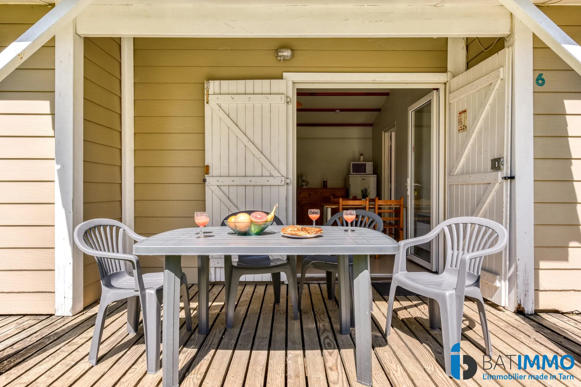 Parc résidentiel de loisirs avec chalets, piscine et sécurité proche d'Albi et Toulouse 