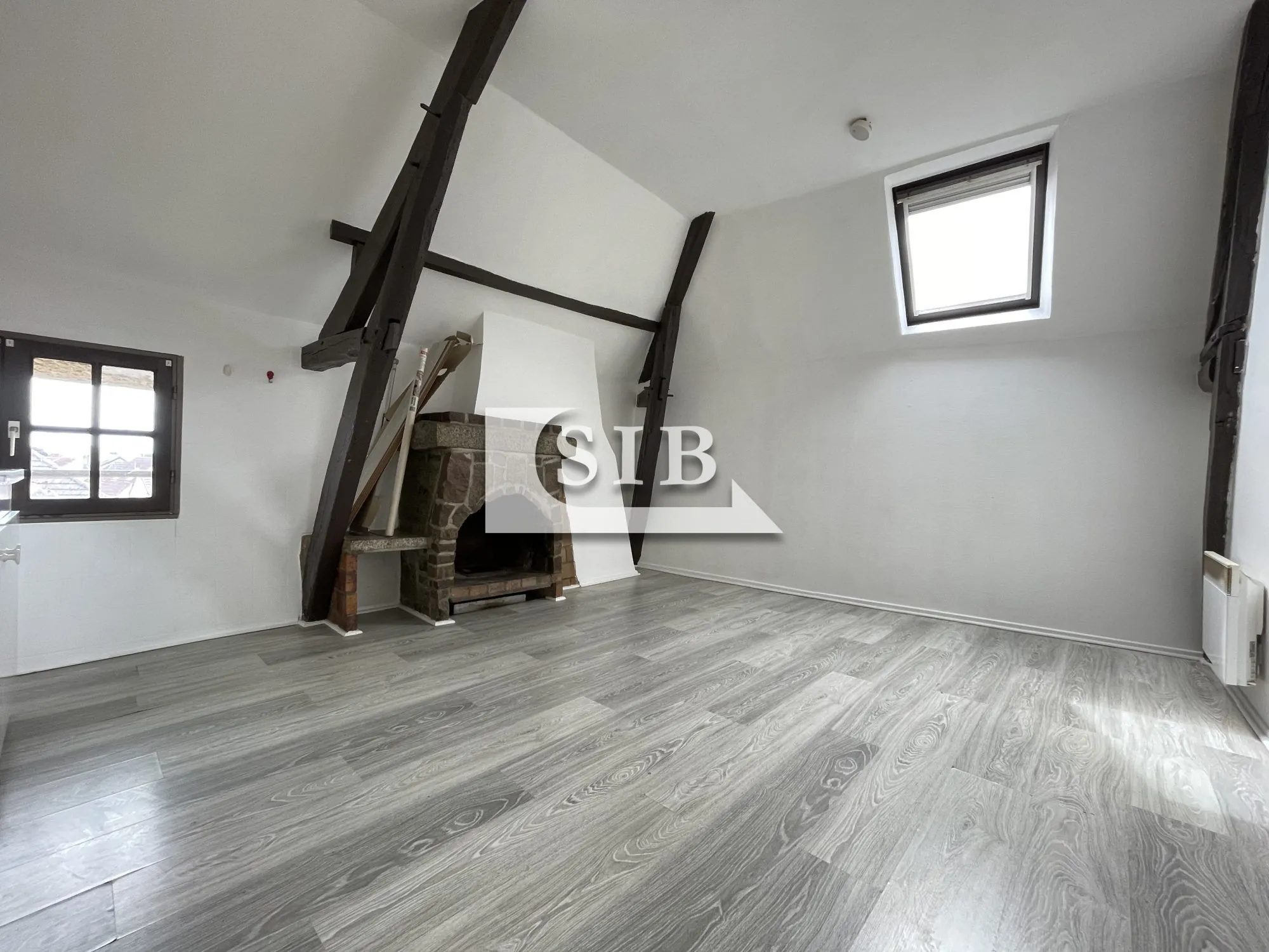 Appartement 2 pièces loué au centre-ville de La Ville-du-Bois, 32,54 m²