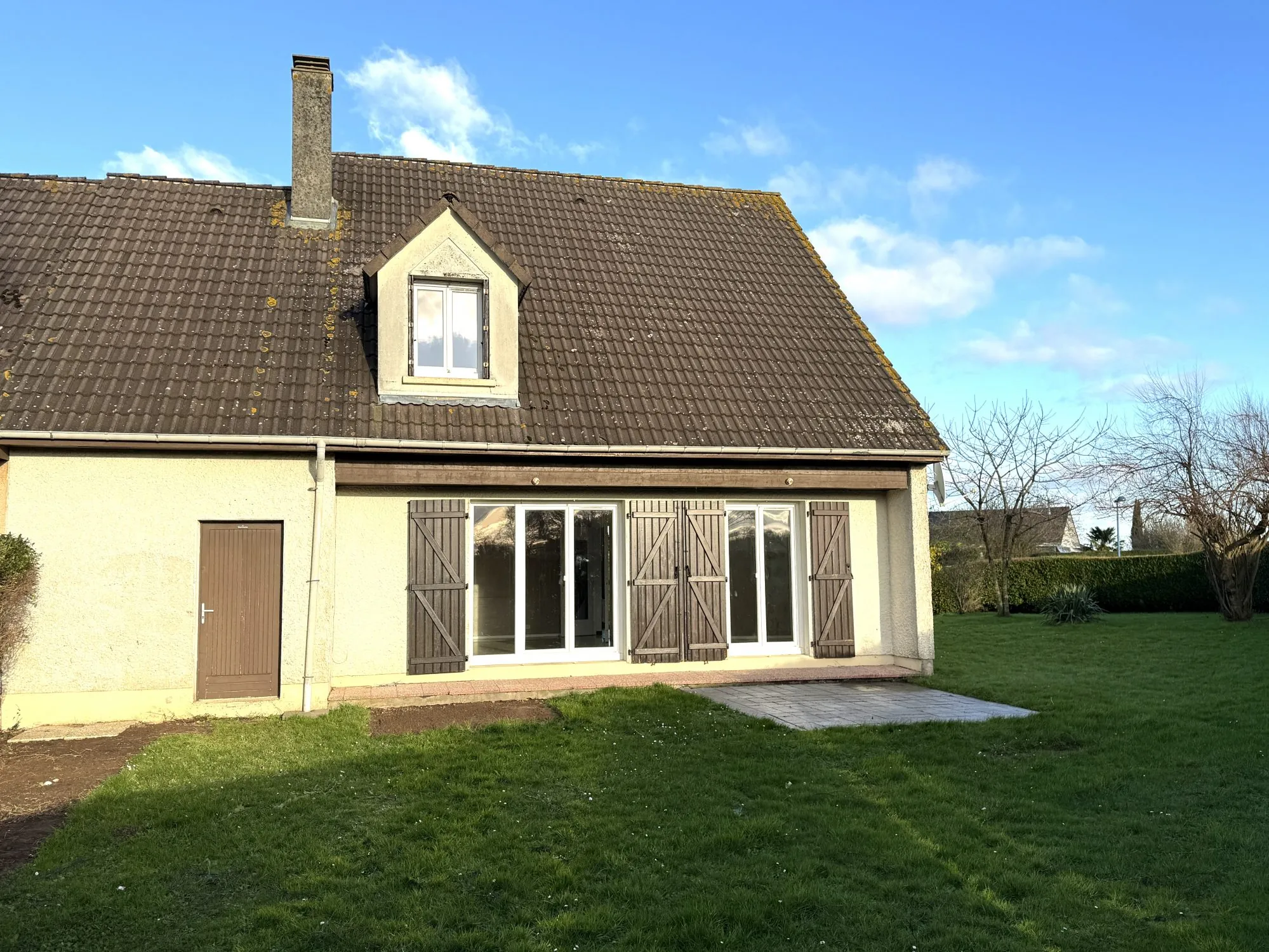 Maison mitoyenne à vendre près de Saint-Valéry-en-Caux et Cany-Barville avec garage et terrain