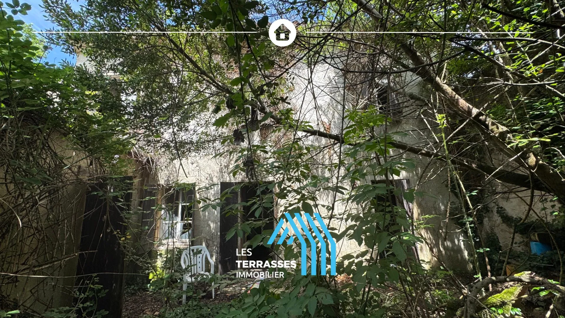 Ancienne bâtisse en pierre à rénover à Montélimar avec grand potentiel