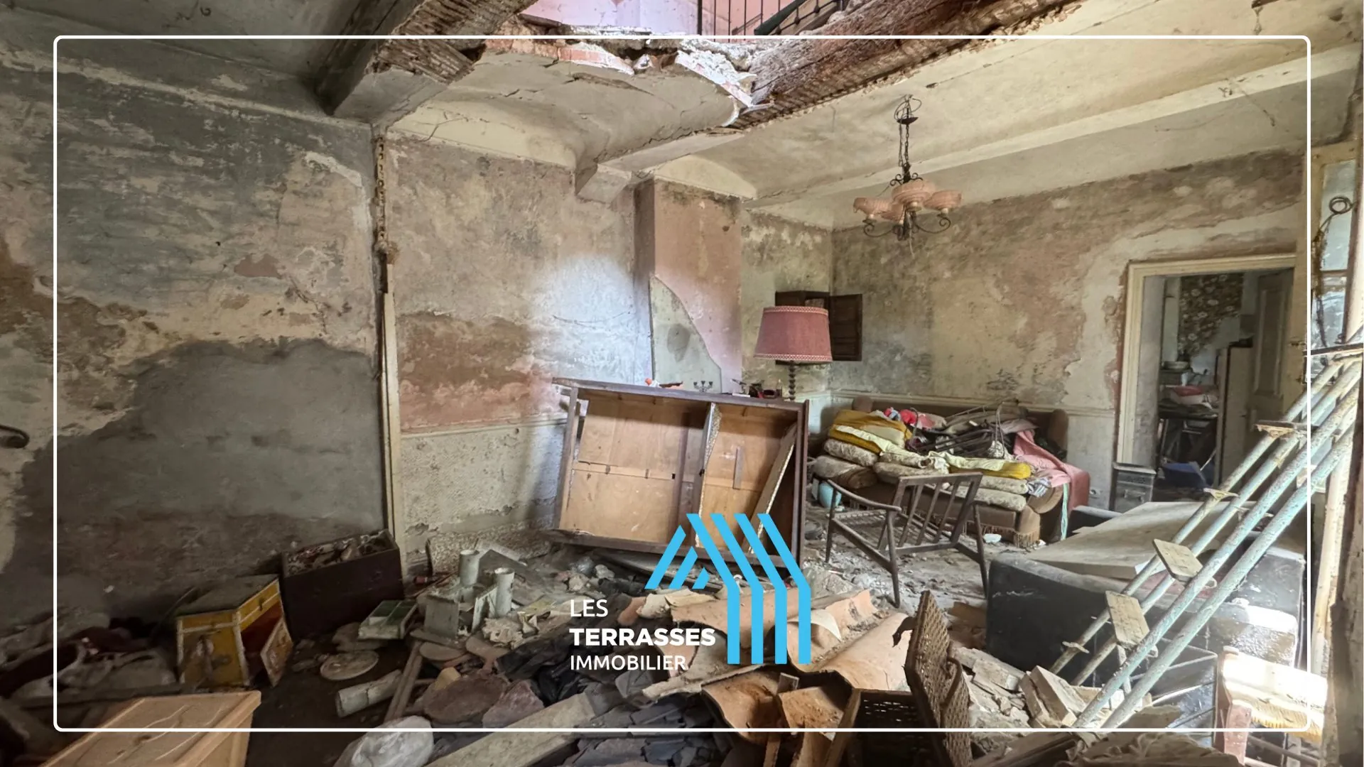 Ancienne bâtisse en pierre à rénover à Montélimar avec grand potentiel 