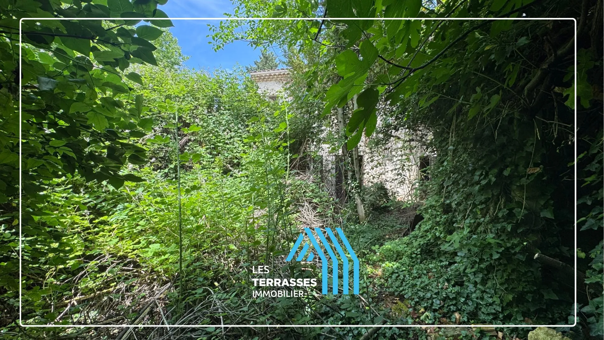 Ancienne bâtisse en pierre à rénover à Montélimar avec grand potentiel 