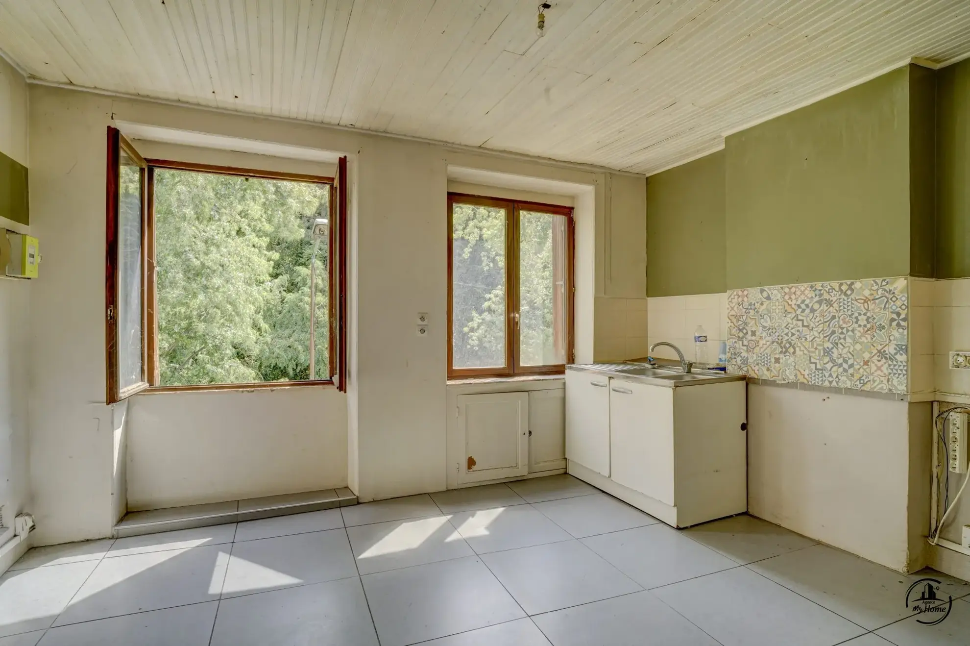 Duplex à rénover de 126 m² avec potentiel à Saint-Étienne, quartier Crêt de Roch