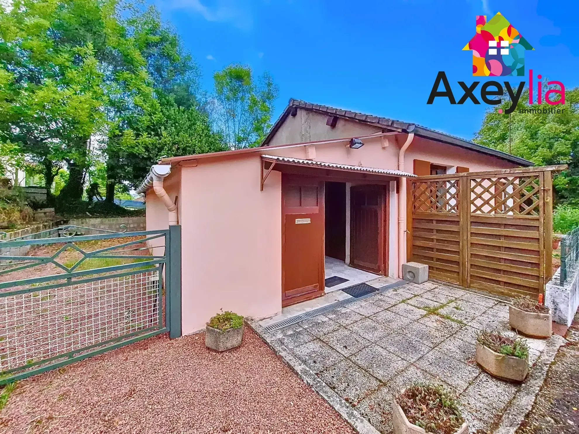 Maison de plain-pied avec jardin à Charlieu, secteur calme et proche commodités