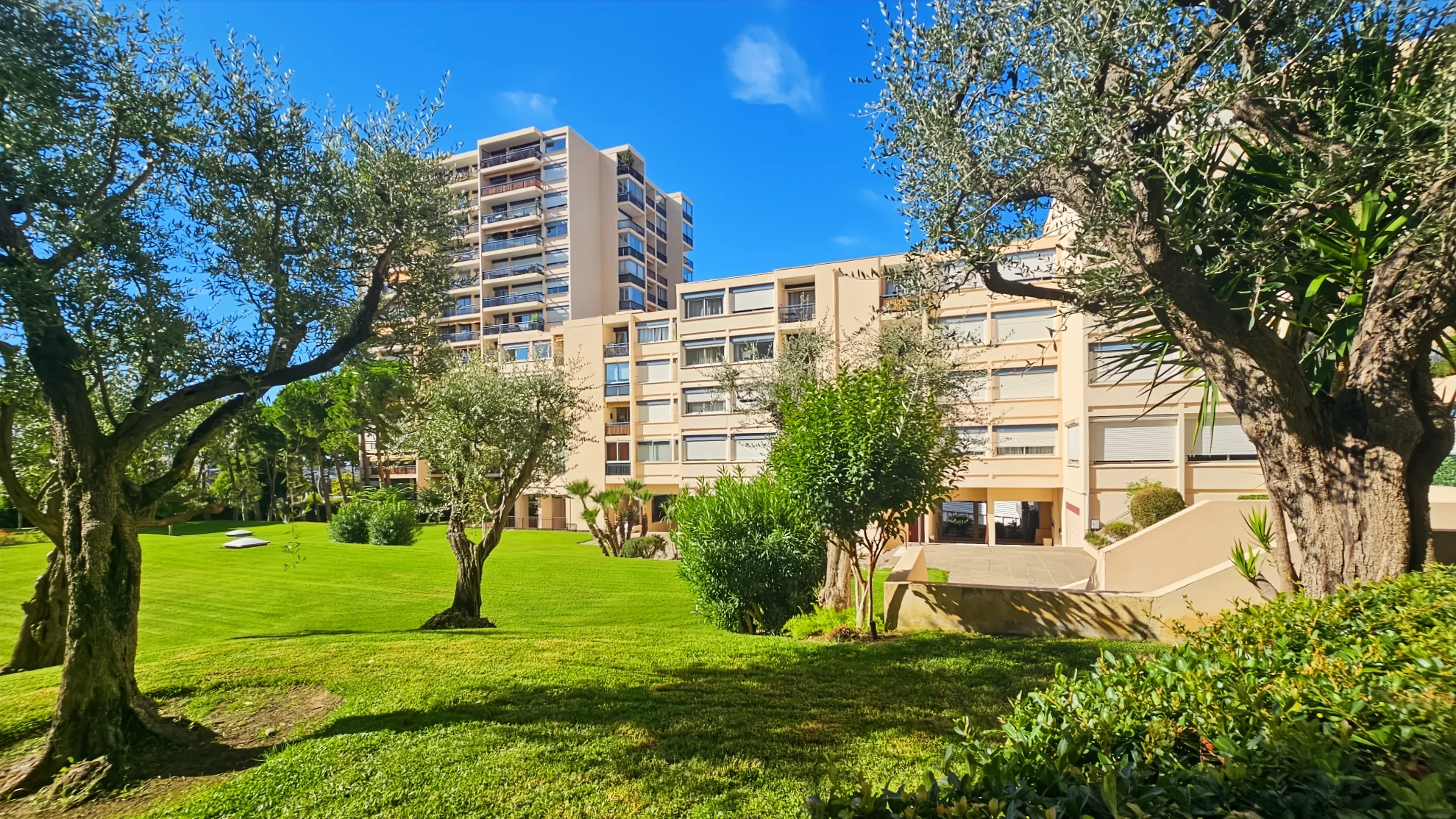 Appartement 2 pièces avec terrasse et garage au Cannet à vendre 