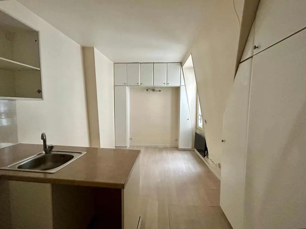 Studio à vendre au cœur du Marais, dernier étage avec cuisine ouverte à Paris 3ème 