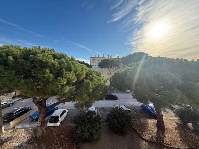 Appartement T3 loué à Toulon avec terrasse et parking dans le quartier Brunet