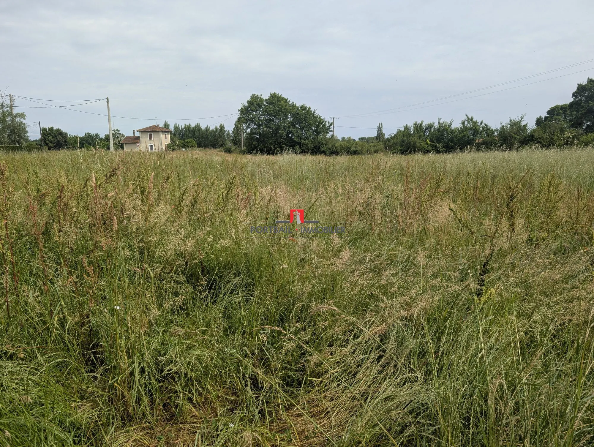 Terrain constructible à Cars (33390) proche Blaye, 1150 m² non viabilisé