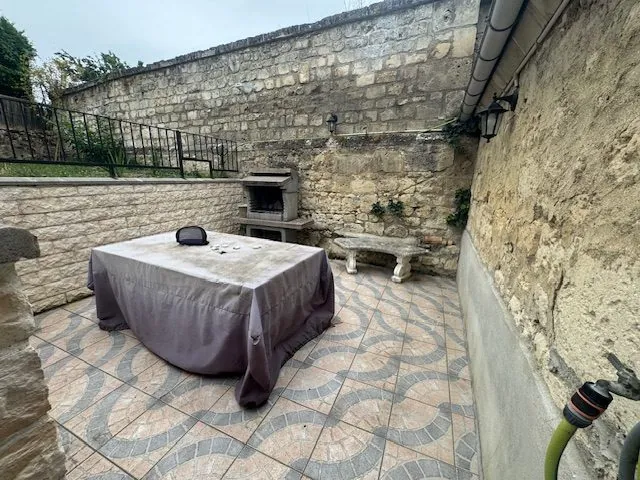 Charmante maison ancienne avec terrasse et confort moderne à Venizel 