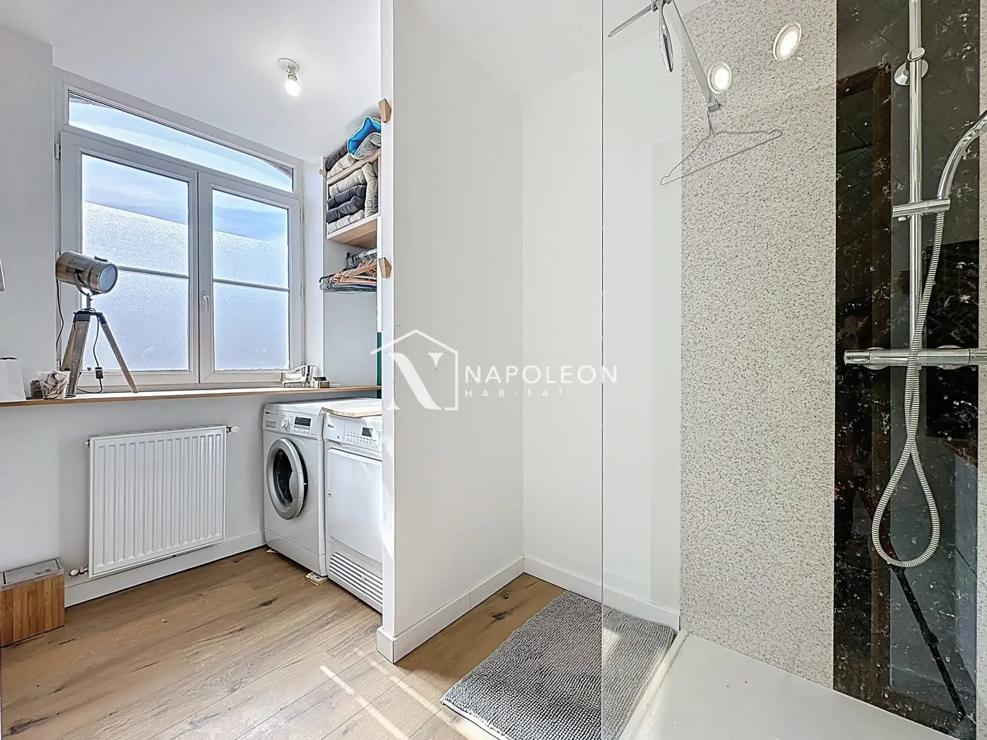 Charmante maison de ville rénovée à Valenciennes avec terrasse, cave et 2 chambres 