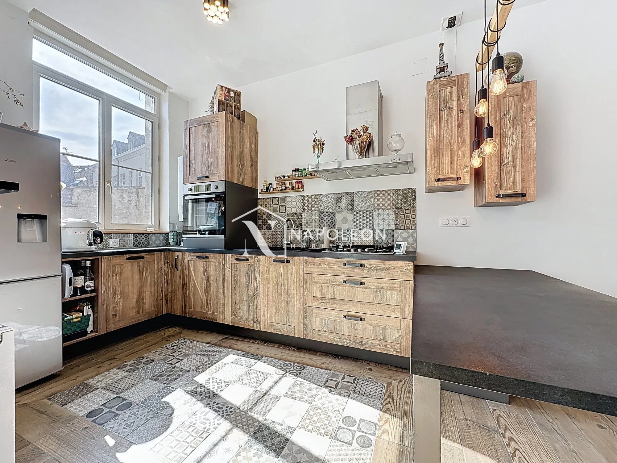 Charmante maison de ville rénovée à Valenciennes avec terrasse, cave et 2 chambres 