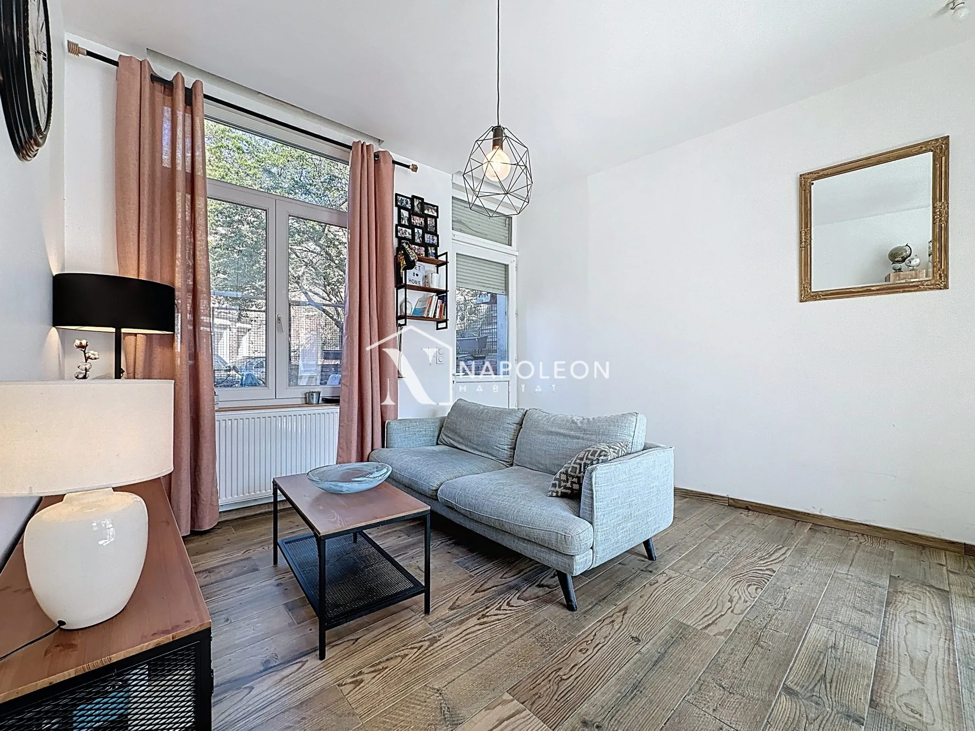 Charmante maison de ville rénovée à Valenciennes avec terrasse, cave et 2 chambres