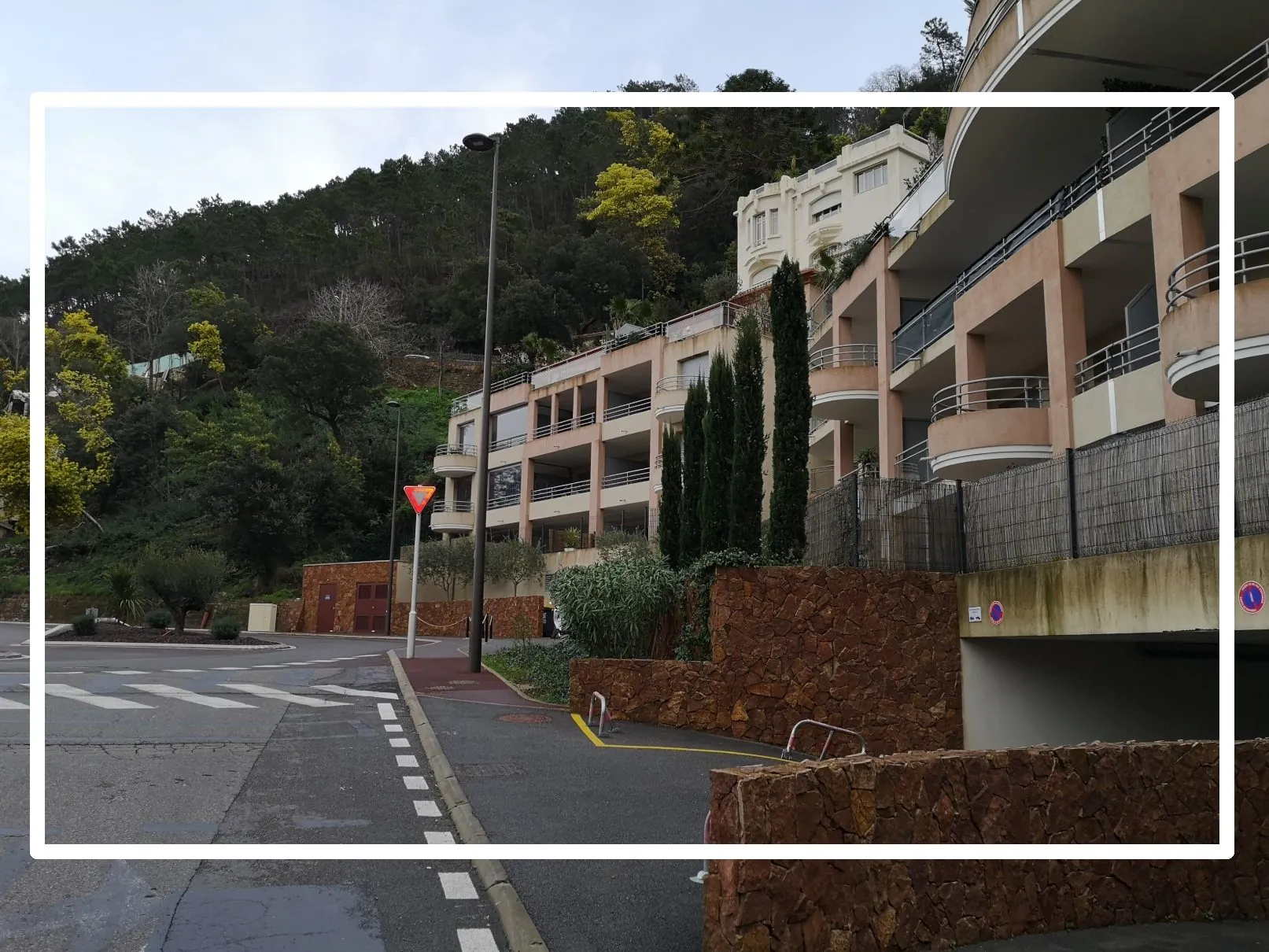 Parking sous-sol 13 m² à Théoule-sur-Mer en résidence de standing