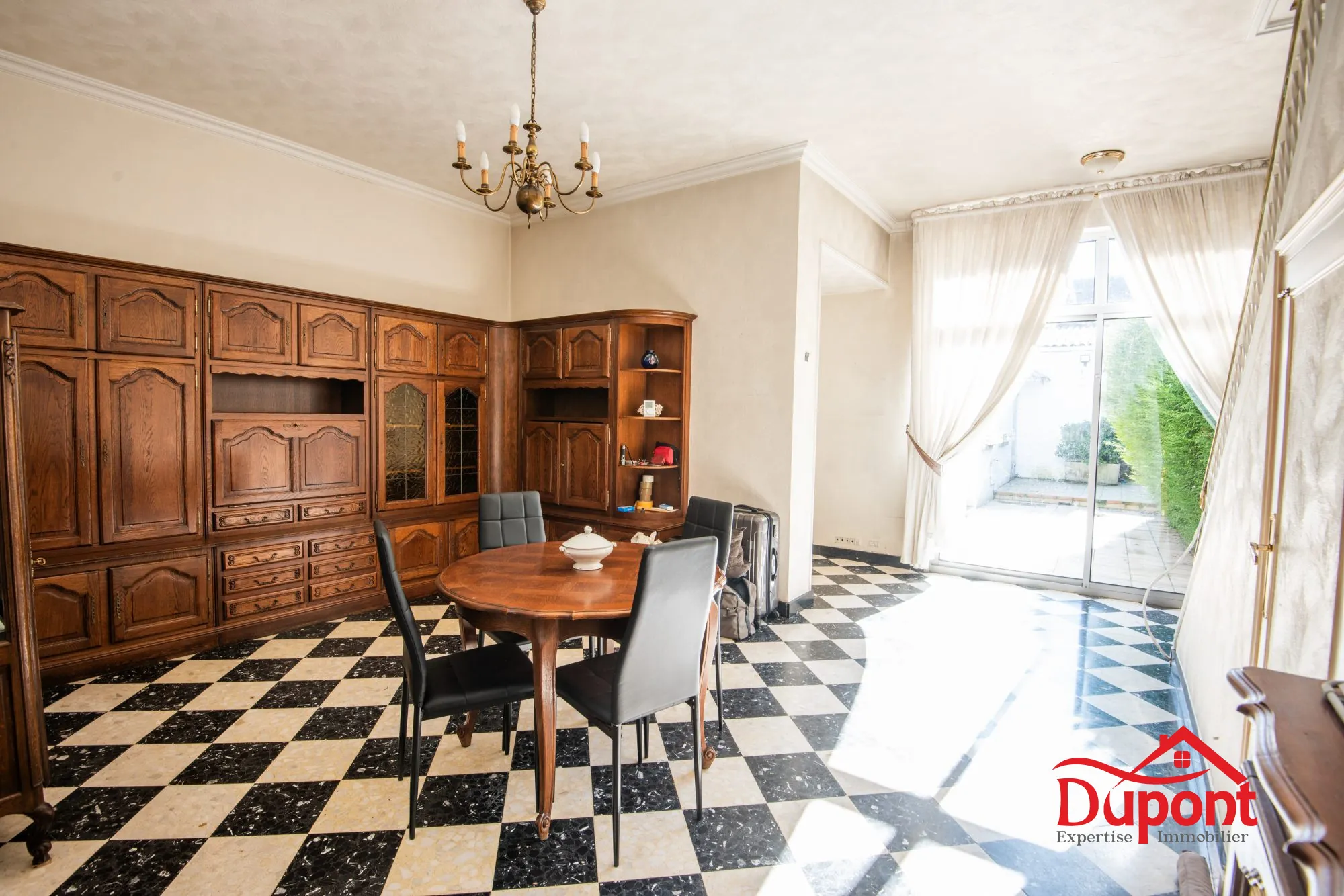 Maison semi-bourgeoise avec 5 chambres, garage et jardin à Denain