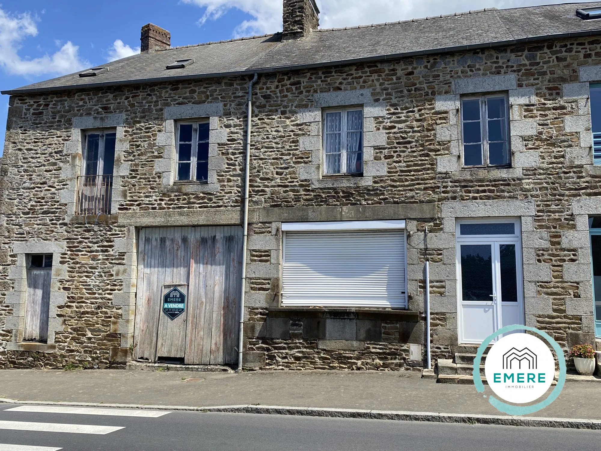 Maison ancienne à rénover avec grange attenante à Montanel (50240)