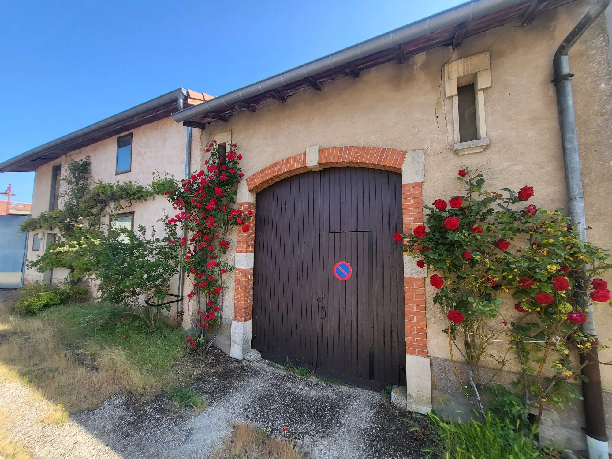 Maison de village à rénover à Euvezin avec dépendances et garage