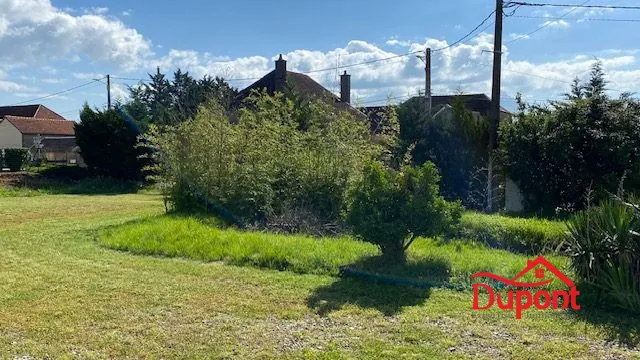 Maison de campagne à restaurer à Beurey avec grand terrain 