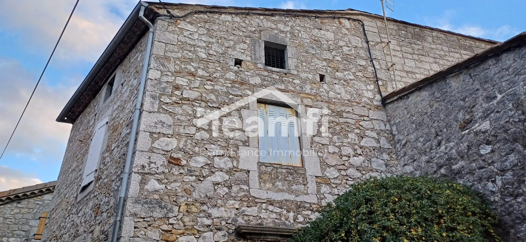 Maison ancienne de 1649 avec 2 chambres à Chauzon (07120)