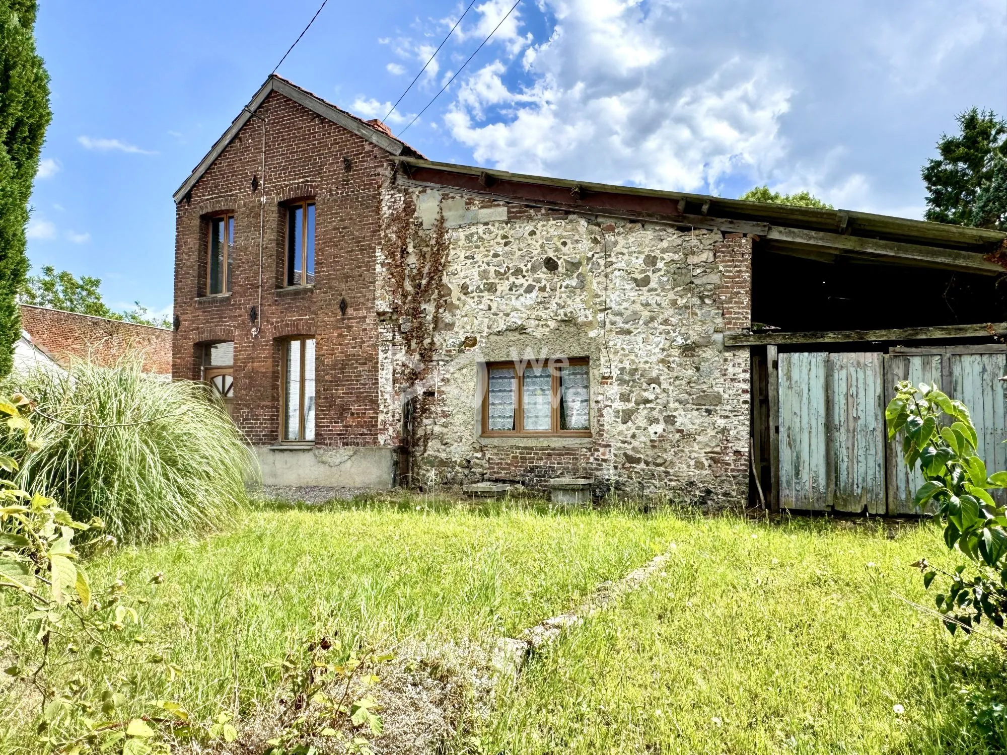 Maison à rénover avec terrain et dépendances à Bavay